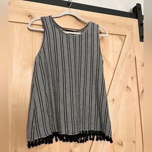 Sleeveless top size medium